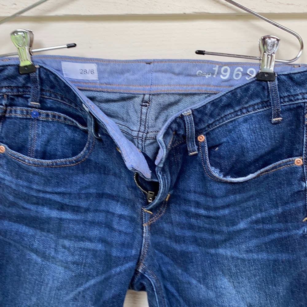 Women’s size 6 GAP shorts